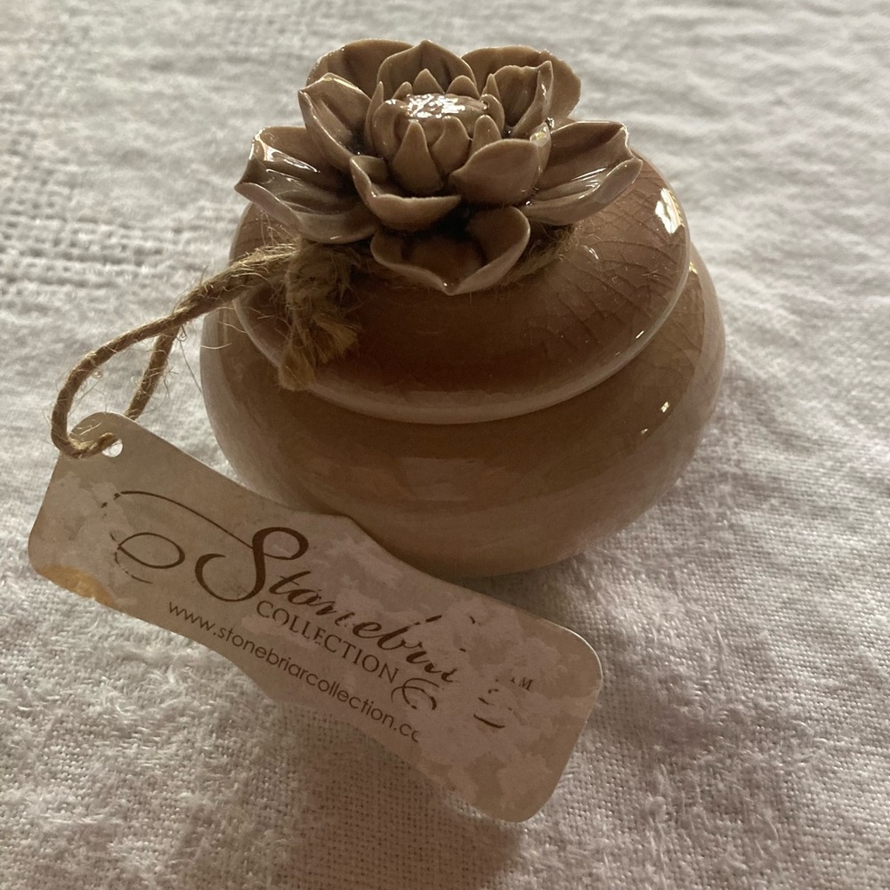 Stonebriar Collection Small Pale Pink Round Ceramic Flower Trinket Box NWT